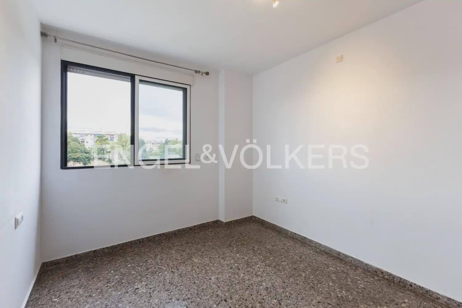 3 quarto Apartamento para arrendar em Valencia cidade com garagem - 1 350 € (Ref: 9897860)