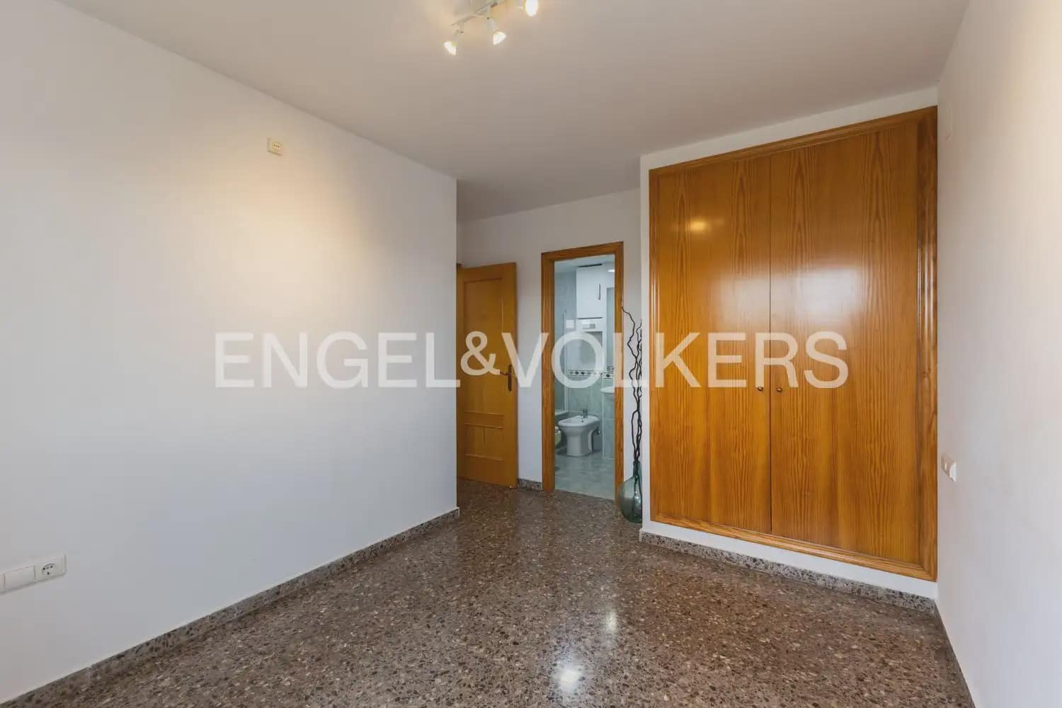 3 quarto Apartamento para arrendar em Valencia cidade com garagem - 1 350 € (Ref: 9897860)