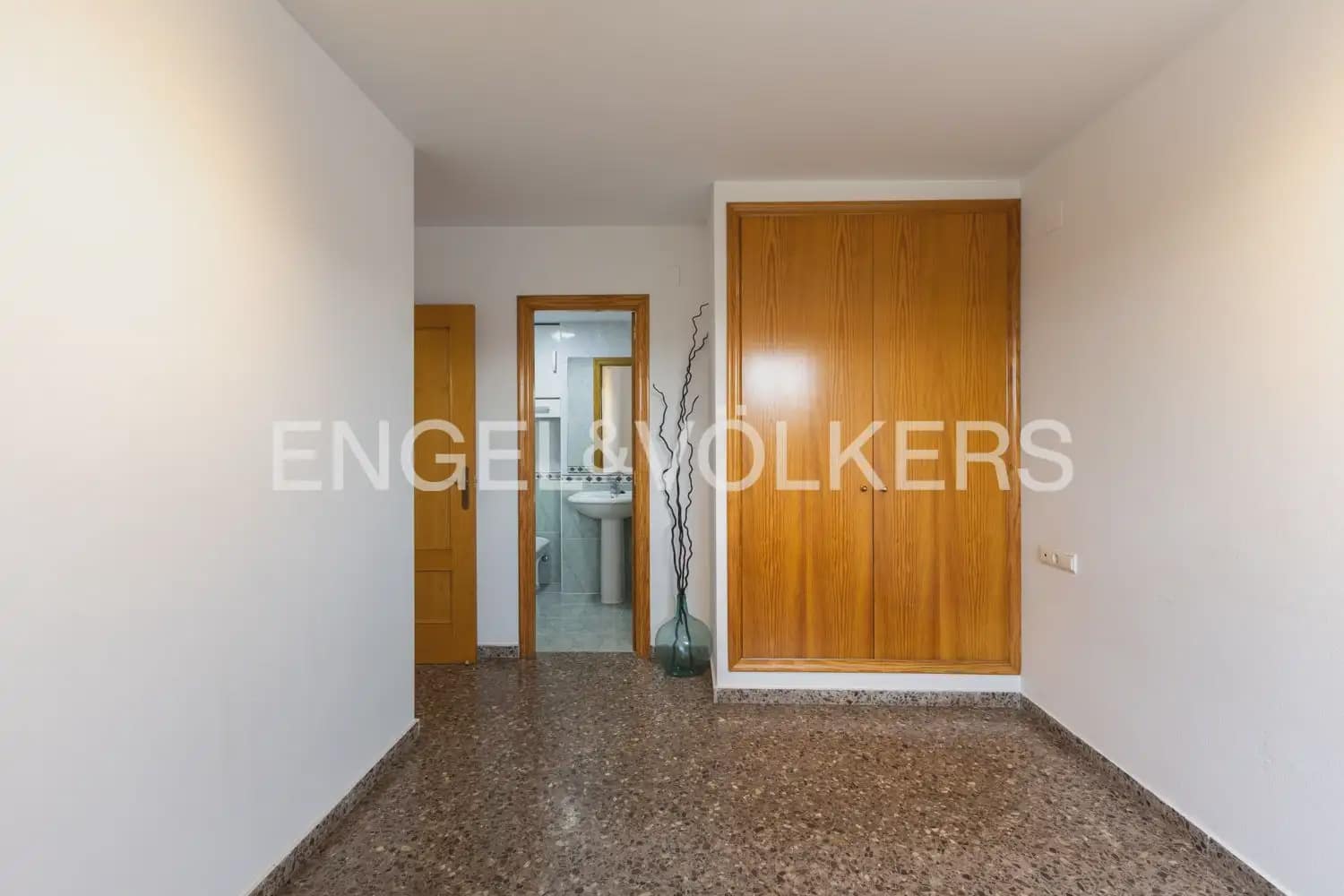 3 quarto Apartamento para arrendar em Valencia cidade com garagem - 1 350 € (Ref: 9897860)