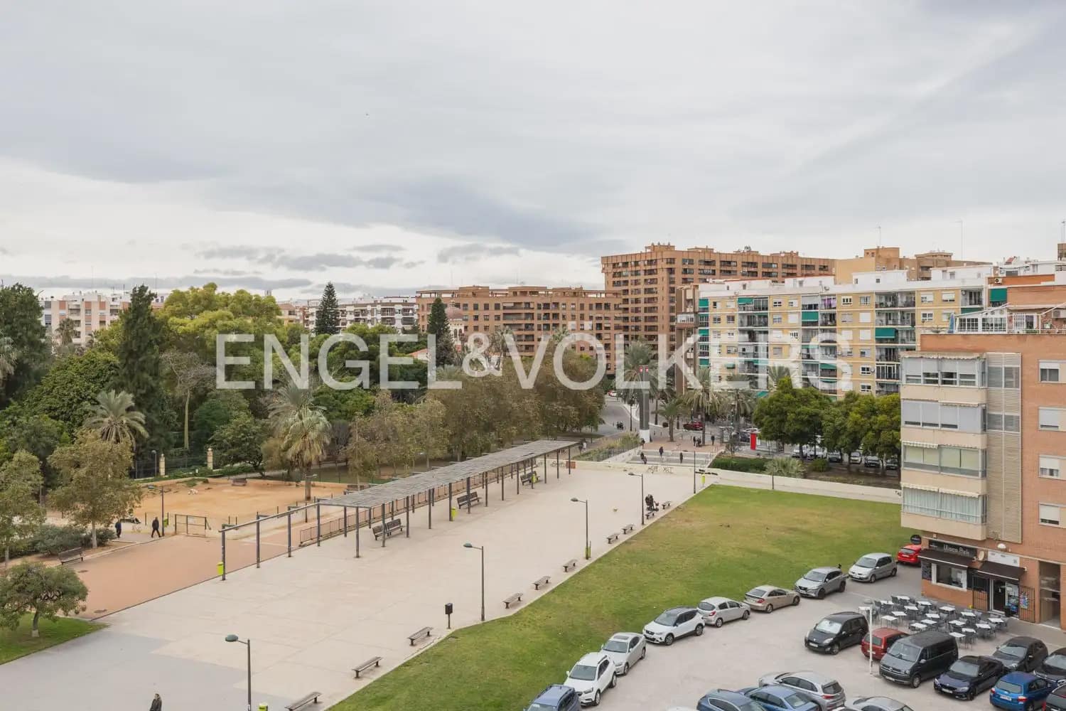 3 quarto Apartamento para arrendar em Valencia cidade com garagem - 1 350 € (Ref: 9897860)