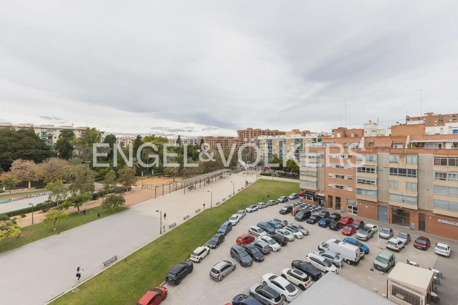 3 quarto Apartamento para arrendar em Valencia cidade com garagem - 1 350 € (Ref: 9897860)