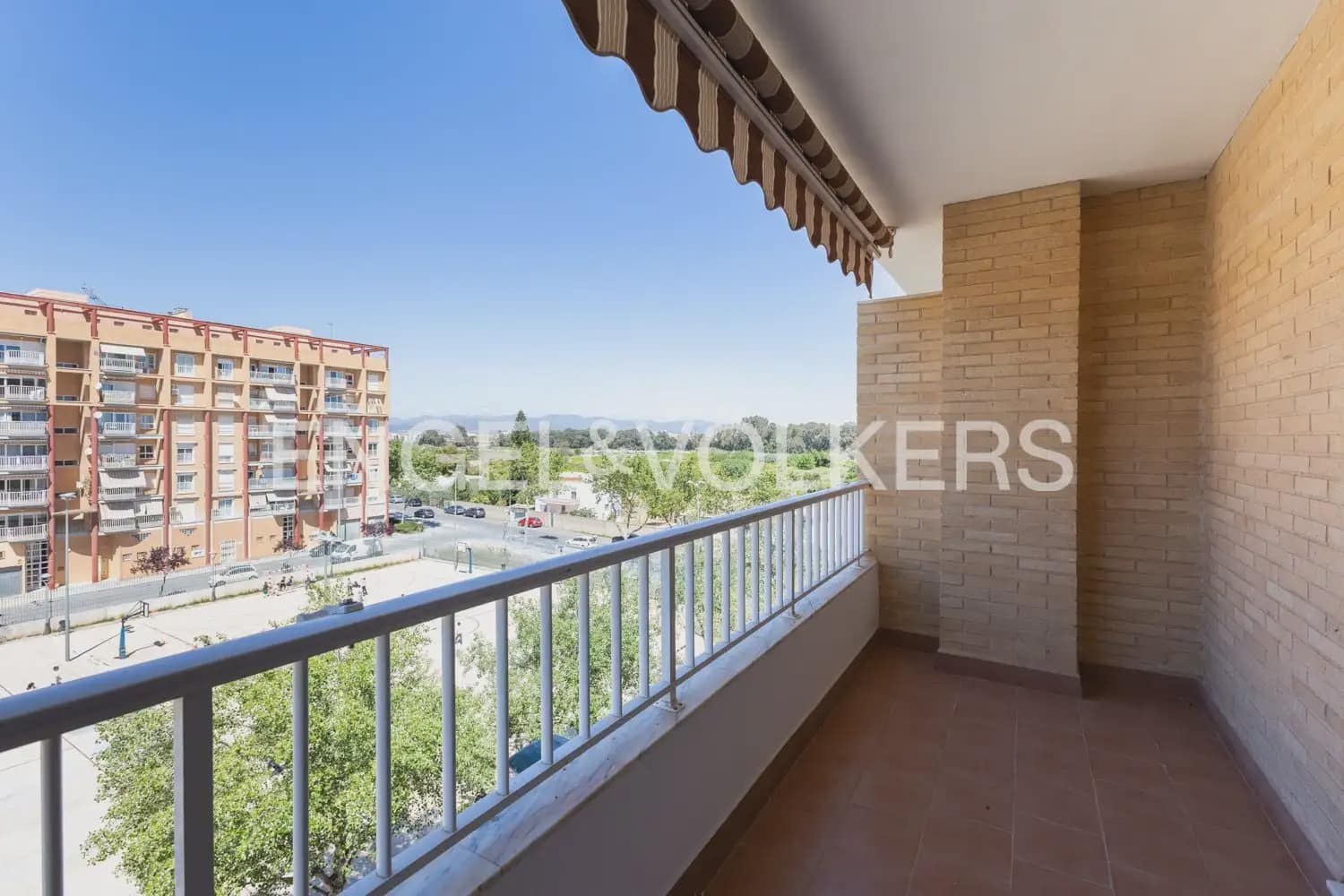 3 bedroom Flat for rent in Sagunto / Sagunt with garage - € 1,200 (Ref: 9897861)