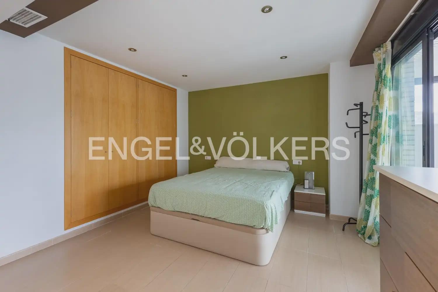 4 bedroom Flat for rent in Sagunto / Sagunt with pool garage - € 1,900 (Ref: 9897862)