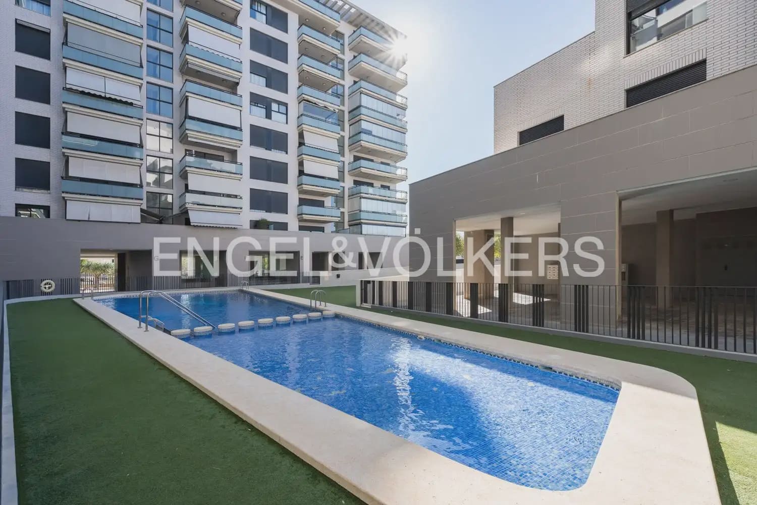 4 bedroom Flat for rent in Sagunto / Sagunt with pool garage - € 1,900 (Ref: 9897862)