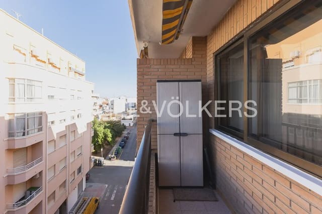 4 bedroom Flat for rent in Sagunto / Sagunt - € 1,450 (Ref: 9897867)