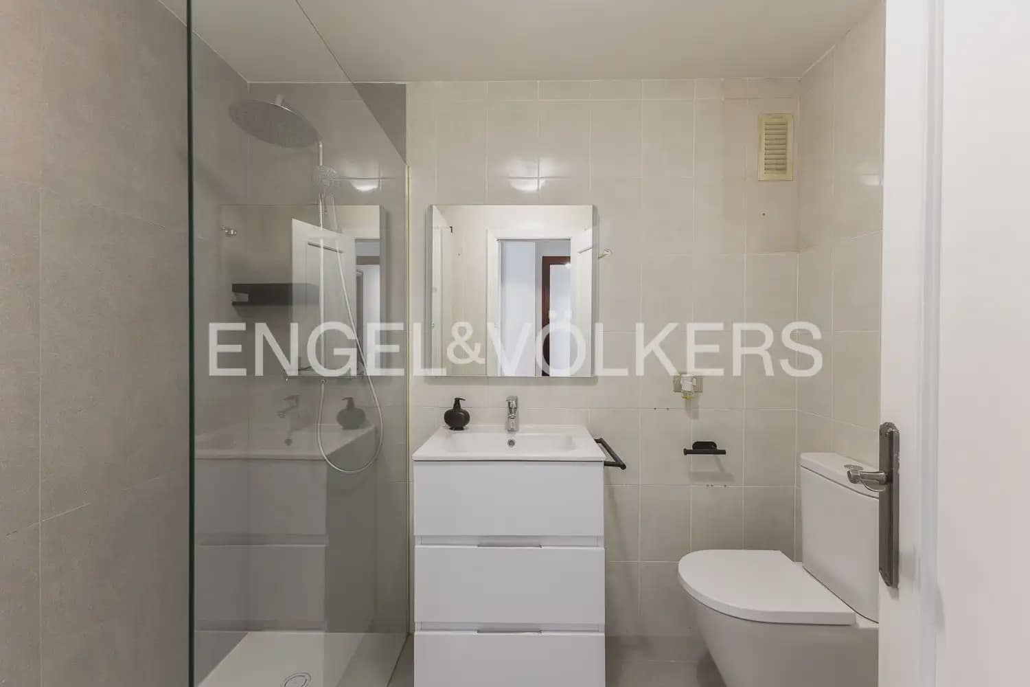4 bedroom Flat for rent in Sagunto / Sagunt - € 1,450 (Ref: 9897867)