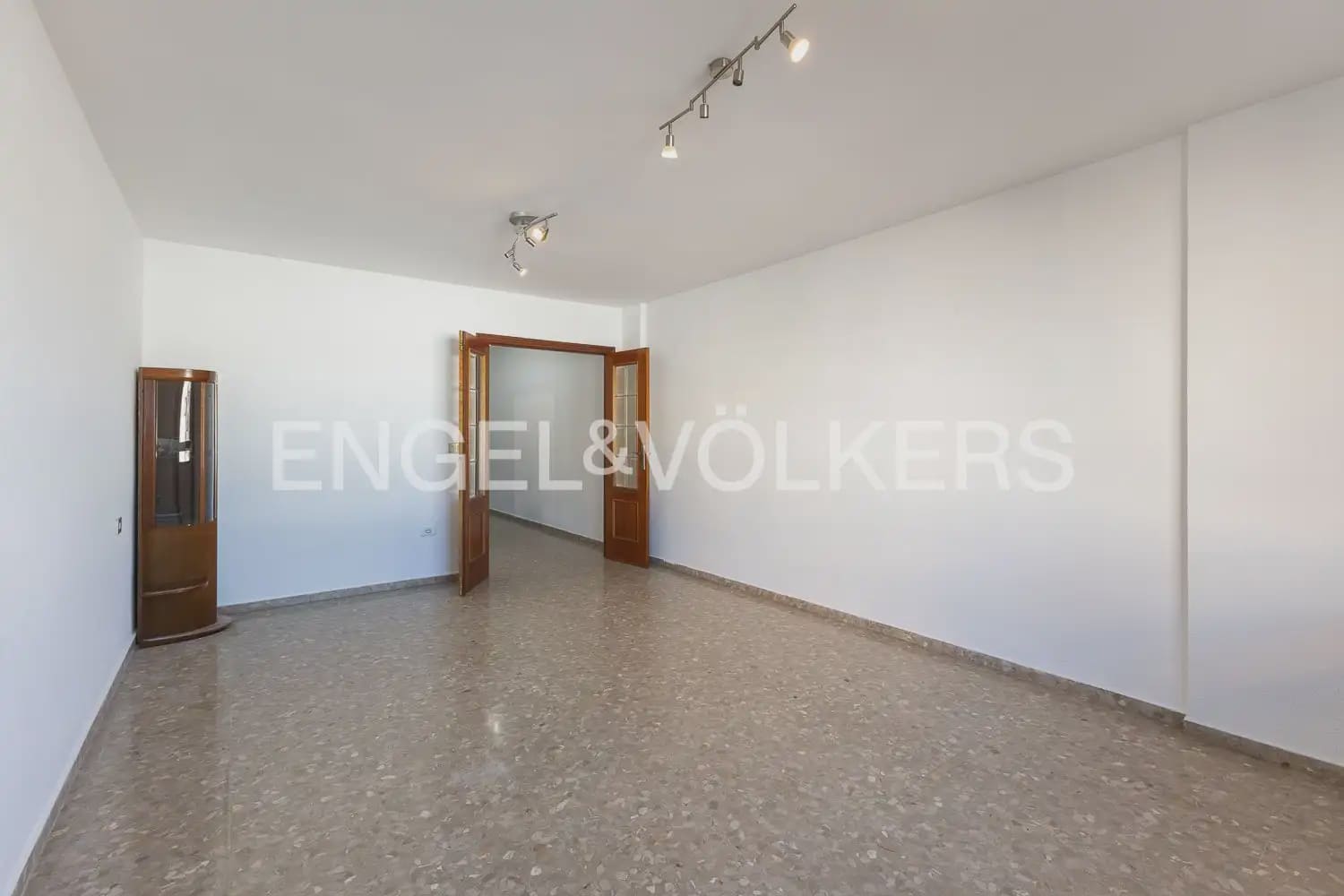 4 bedroom Flat for rent in Sagunto / Sagunt - € 1,450 (Ref: 9897867)