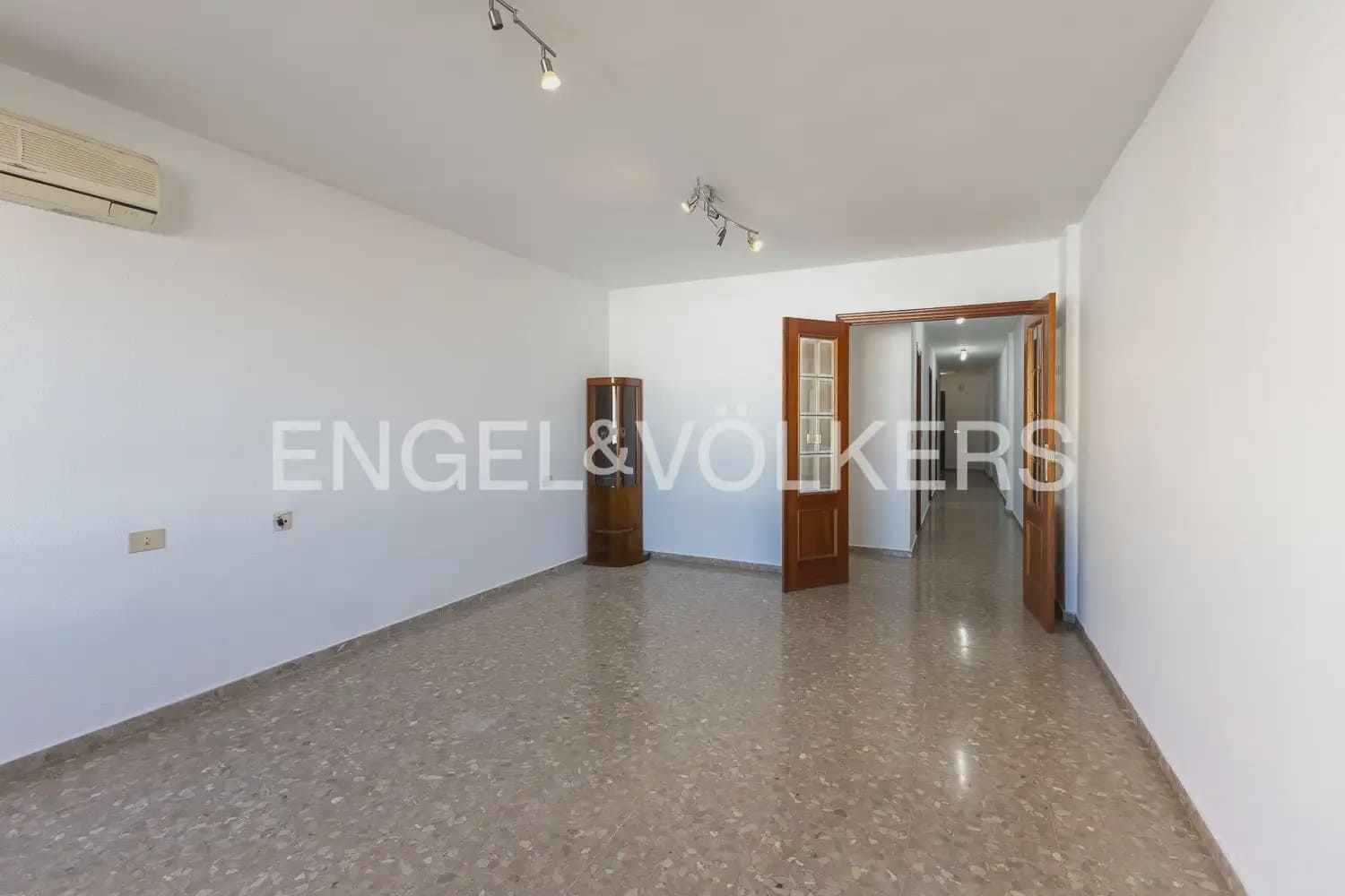 4 bedroom Flat for rent in Sagunto / Sagunt - € 1,450 (Ref: 9897867)