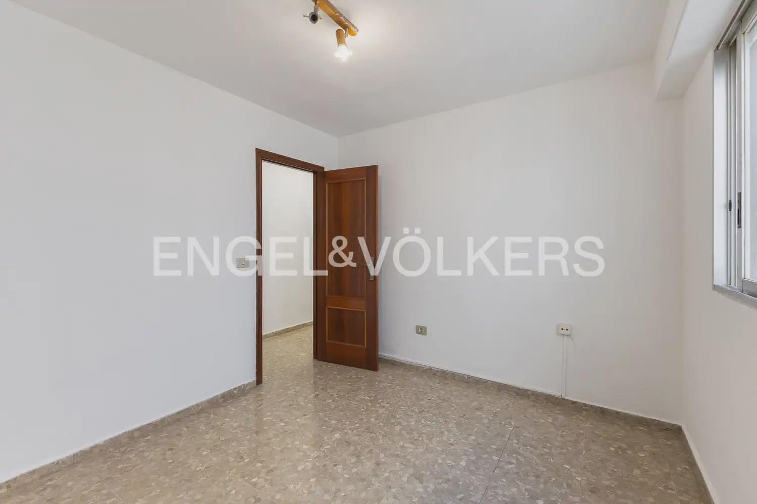 4 bedroom Flat for rent in Sagunto / Sagunt - € 1,450 (Ref: 9897867)