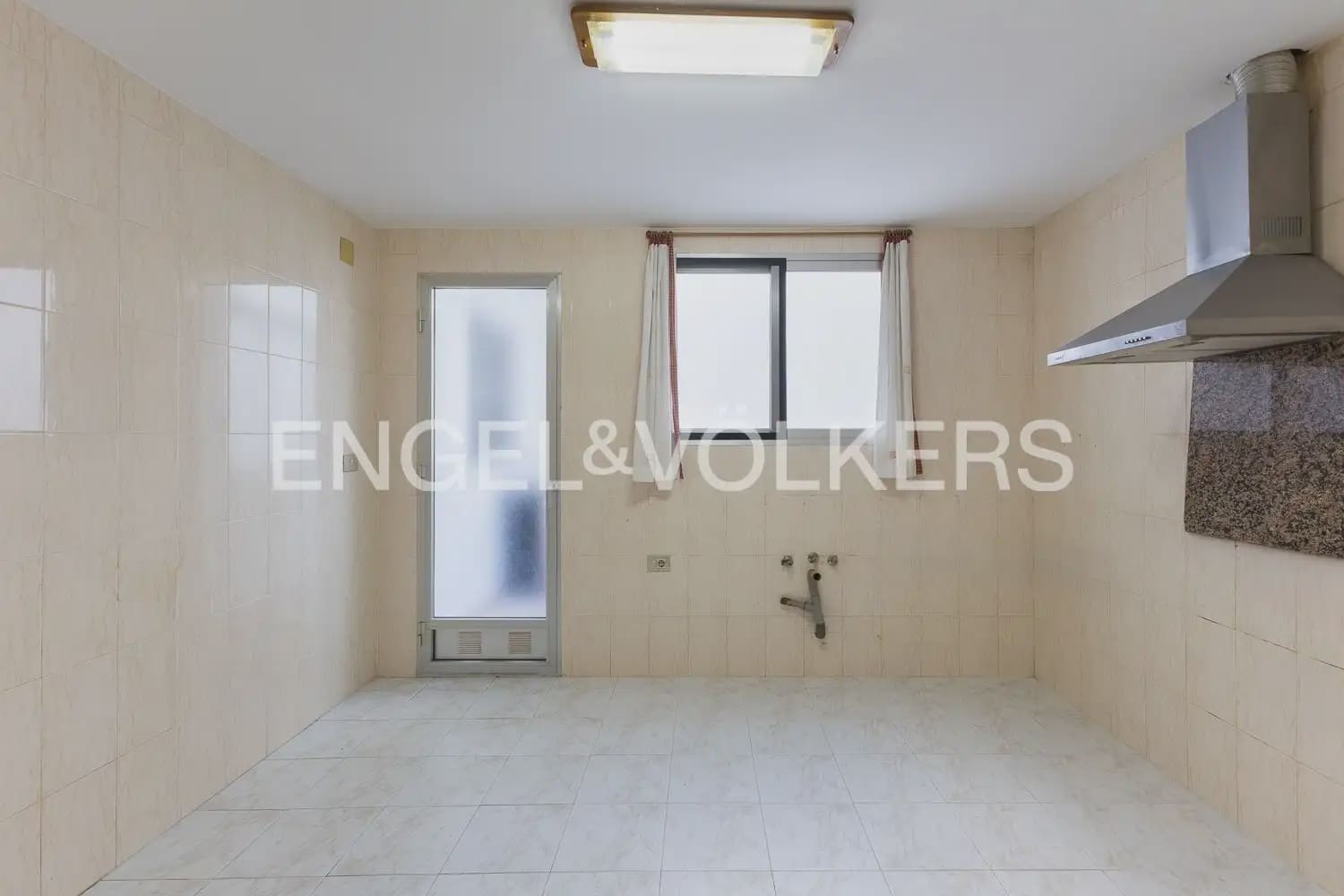 4 bedroom Flat for rent in Sagunto / Sagunt - € 1,450 (Ref: 9897867)