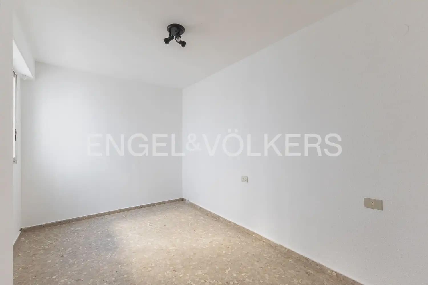 4 bedroom Flat for rent in Sagunto / Sagunt - € 1,300 (Ref: 9897867)