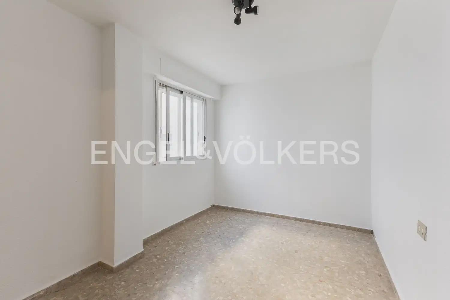 4 bedroom Flat for rent in Sagunto / Sagunt - € 1,300 (Ref: 9897867)