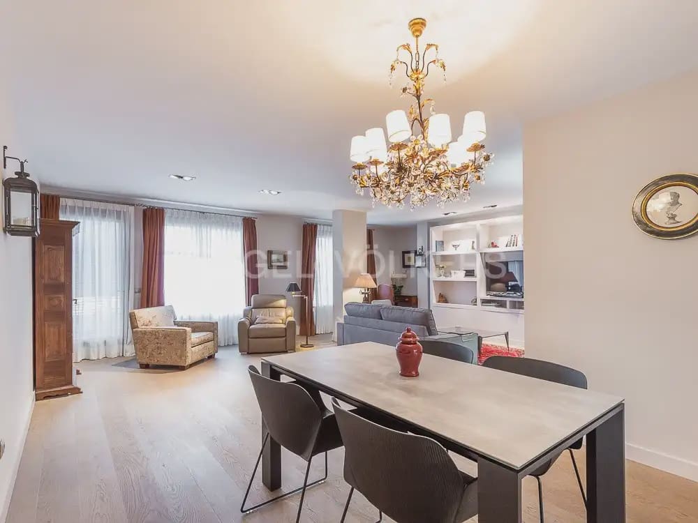 4 makuuhuone Asunto vuokrattavana paikassa Valencia kaupunki mukana 
autotalli - 3 100 € (Ref: 9897868)