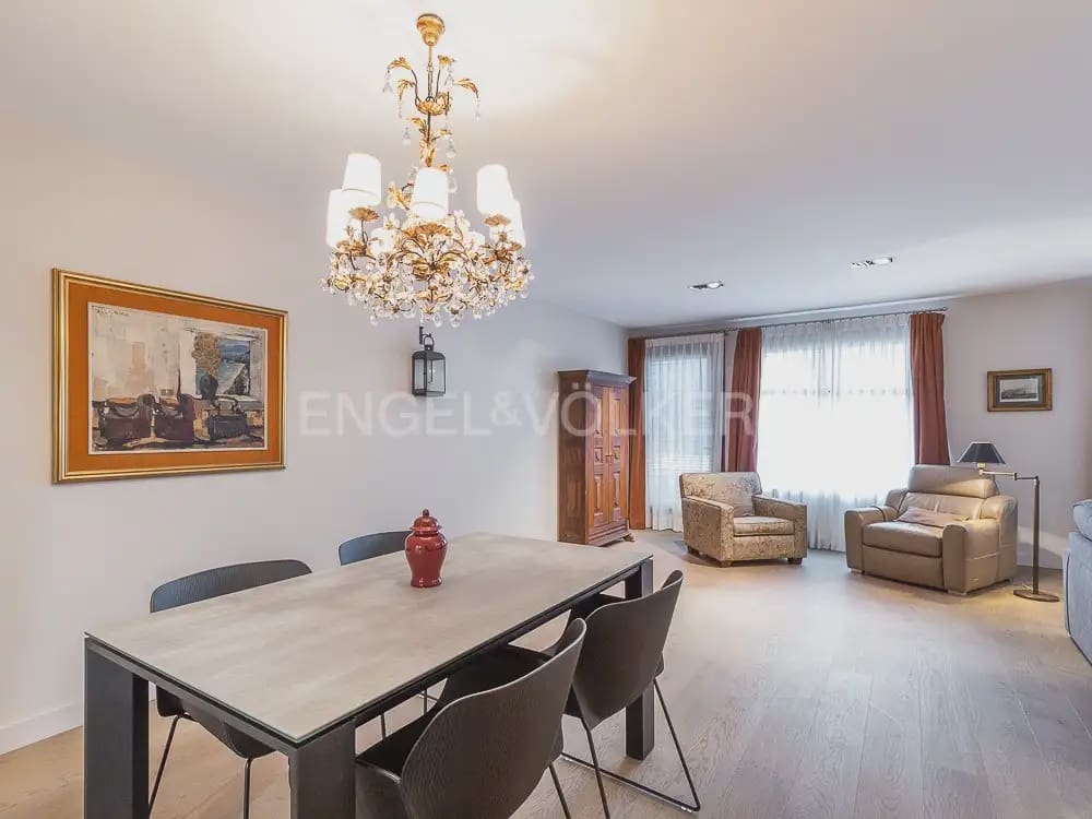 4 makuuhuone Asunto vuokrattavana paikassa Valencia kaupunki mukana 
autotalli - 3 100 € (Ref: 9897868)