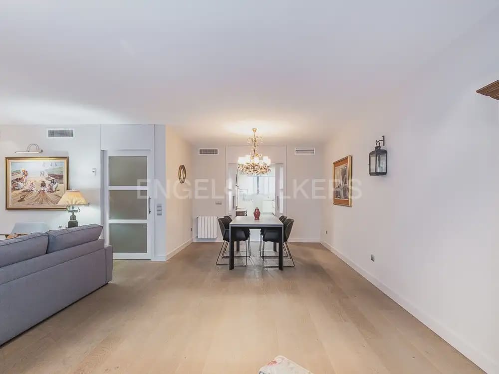 4 makuuhuone Asunto vuokrattavana paikassa Valencia kaupunki mukana 
autotalli - 3 100 € (Ref: 9897868)