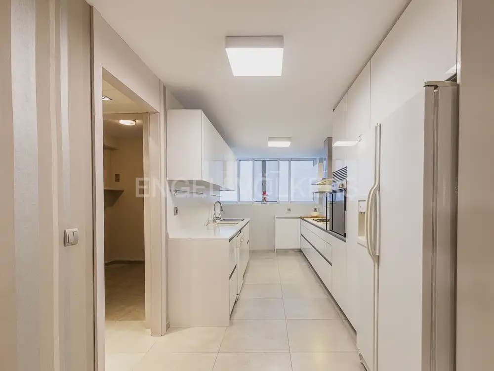 4 makuuhuone Asunto vuokrattavana paikassa Valencia kaupunki mukana 
autotalli - 3 100 € (Ref: 9897868)