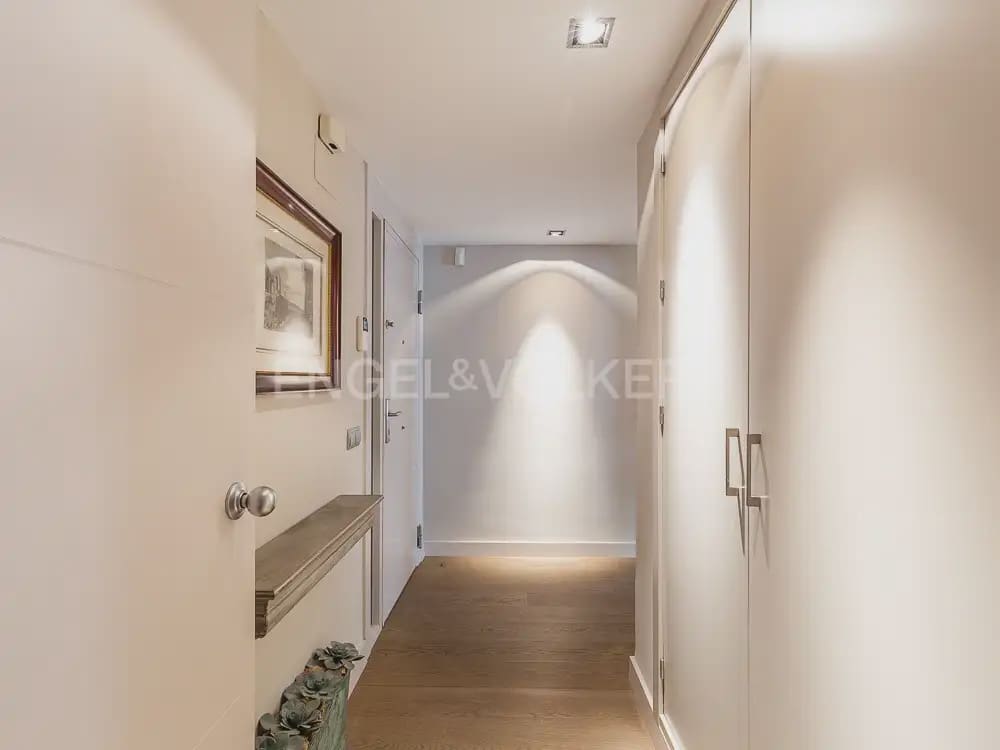 4 makuuhuone Asunto vuokrattavana paikassa Valencia kaupunki mukana 
autotalli - 3 100 € (Ref: 9897868)