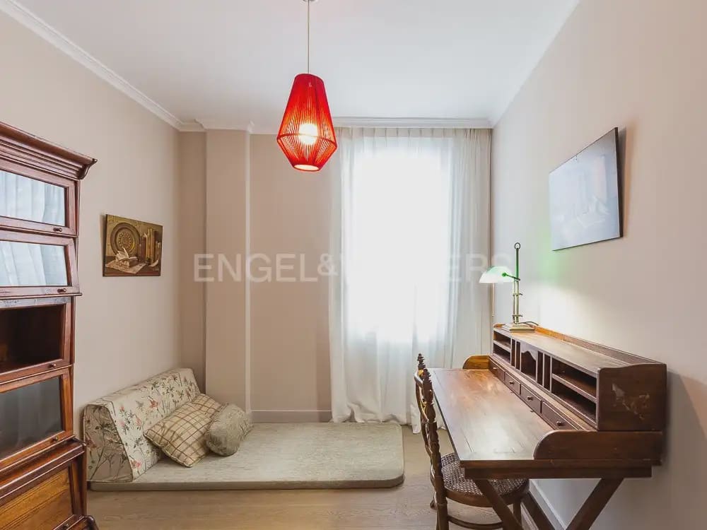 4 makuuhuone Asunto vuokrattavana paikassa Valencia kaupunki mukana 
autotalli - 3 100 € (Ref: 9897868)