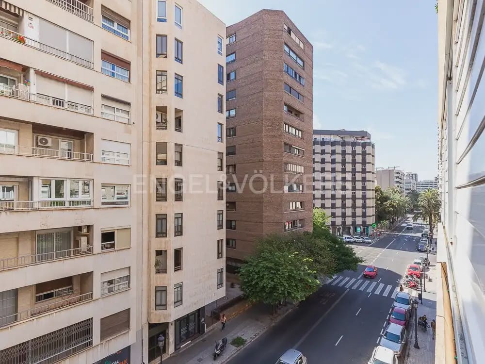 4 makuuhuone Asunto vuokrattavana paikassa Valencia kaupunki mukana 
autotalli - 3 100 € (Ref: 9897868)