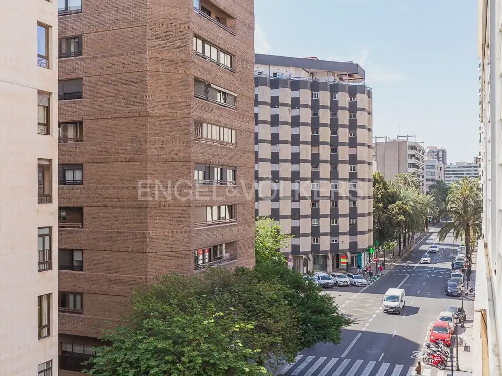 4 makuuhuone Asunto vuokrattavana paikassa Valencia kaupunki mukana 
autotalli - 3 100 € (Ref: 9897868)