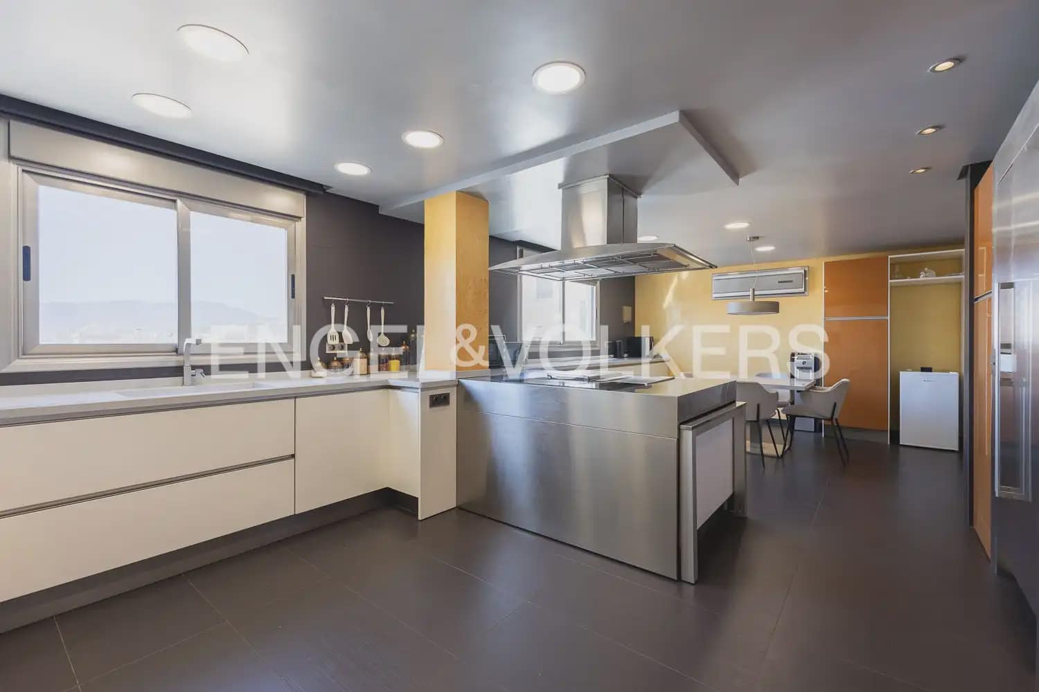 Piso de 3 habitaciones en Gandia en venta - 590.000 € (Ref: 9897872)