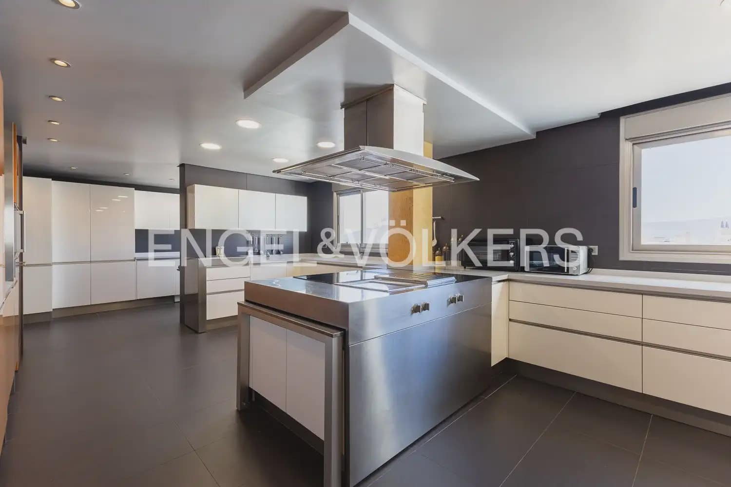 Piso de 3 habitaciones en Gandia en venta - 590.000 € (Ref: 9897872)