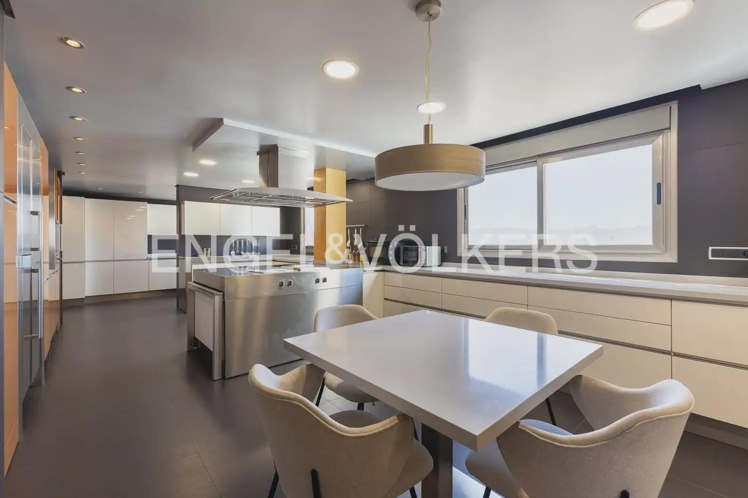 Piso de 3 habitaciones en Gandia en venta - 590.000 € (Ref: 9897872)