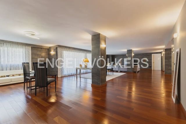Piso de 3 habitaciones en Gandia en venta - 590.000 € (Ref: 9897872)