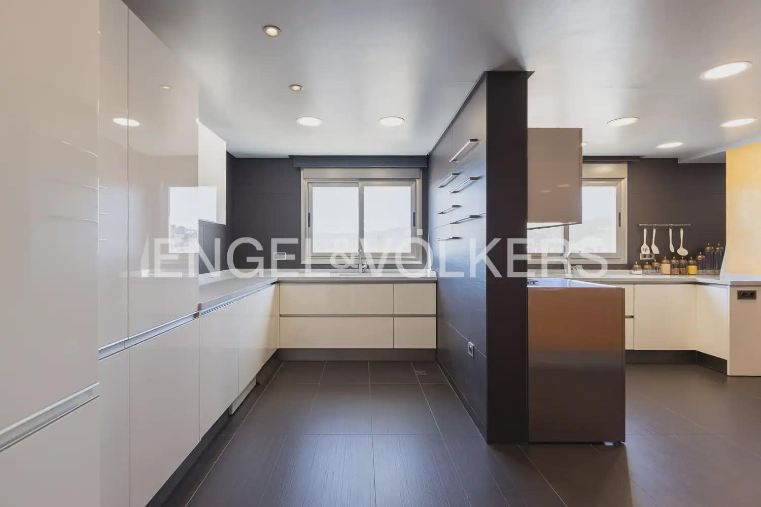 Piso de 3 habitaciones en Gandia en venta - 590.000 € (Ref: 9897872)
