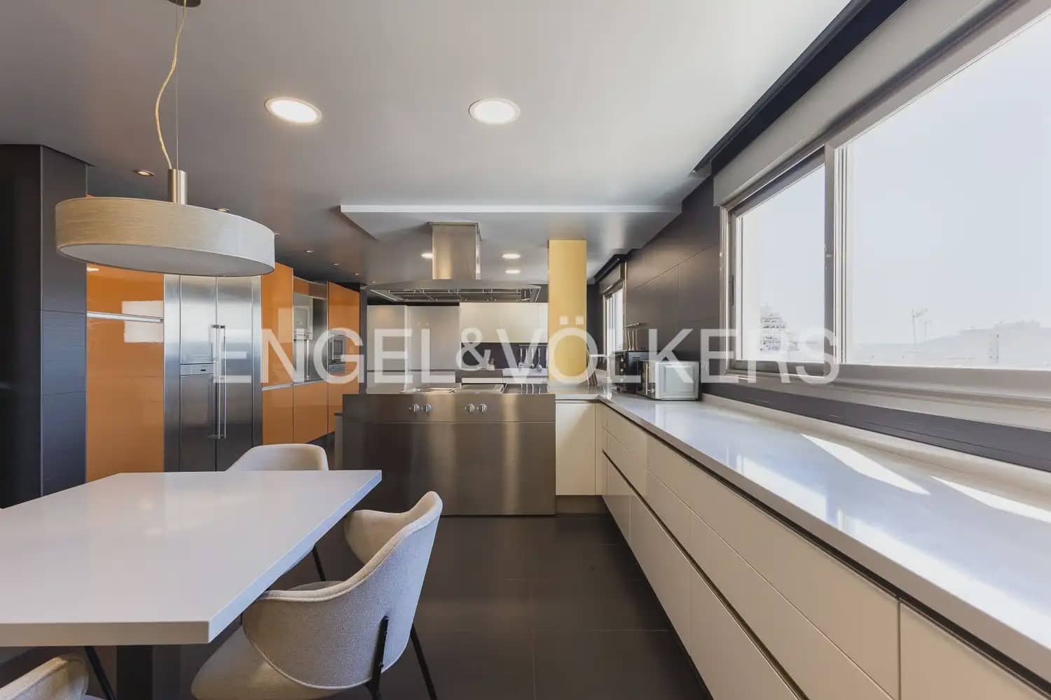 Piso de 3 habitaciones en Gandia en venta - 590.000 € (Ref: 9897872)