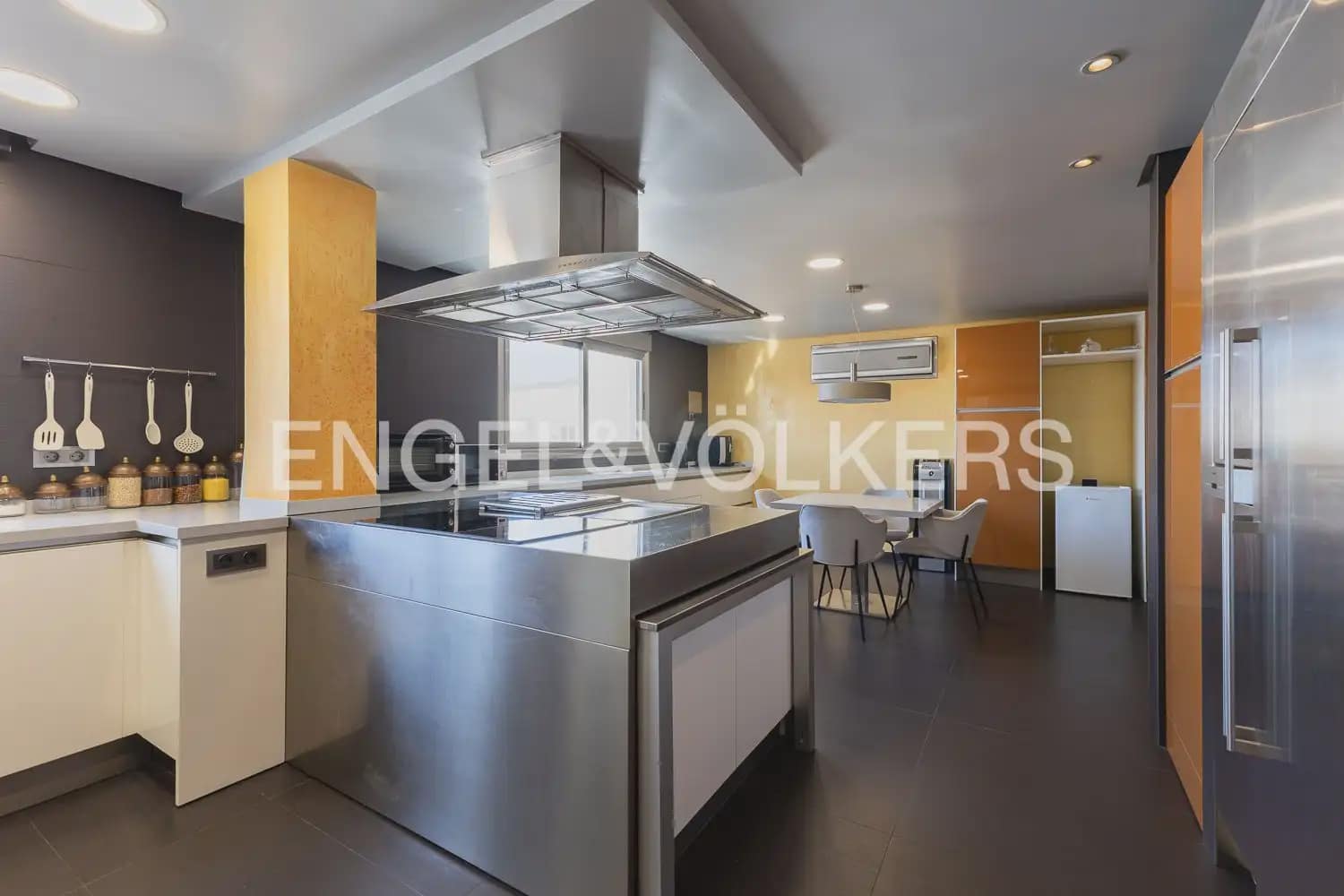 Piso de 3 habitaciones en Gandia en venta - 590.000 € (Ref: 9897872)