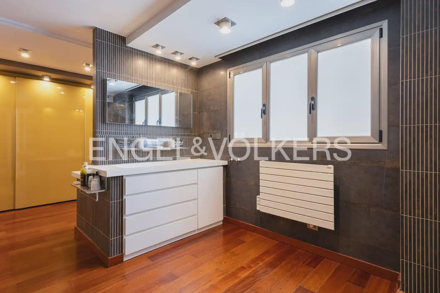 Piso de 3 habitaciones en Gandia en venta - 590.000 € (Ref: 9897872)