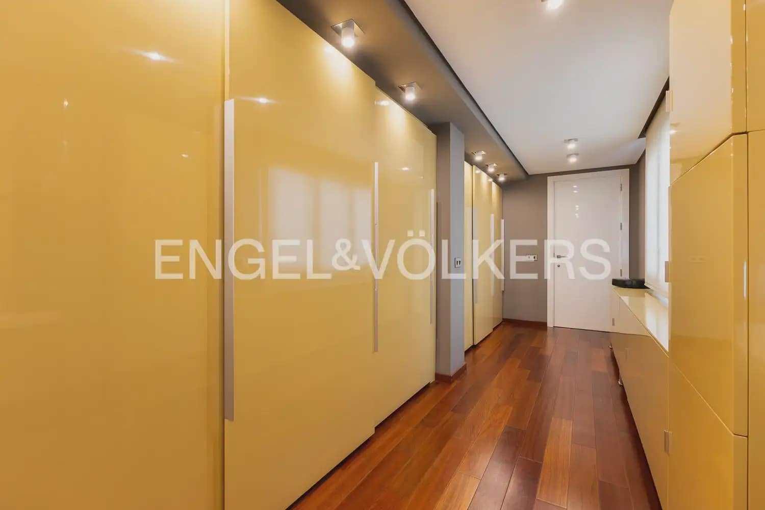 Piso de 3 habitaciones en Gandia en venta - 590.000 € (Ref: 9897872)
