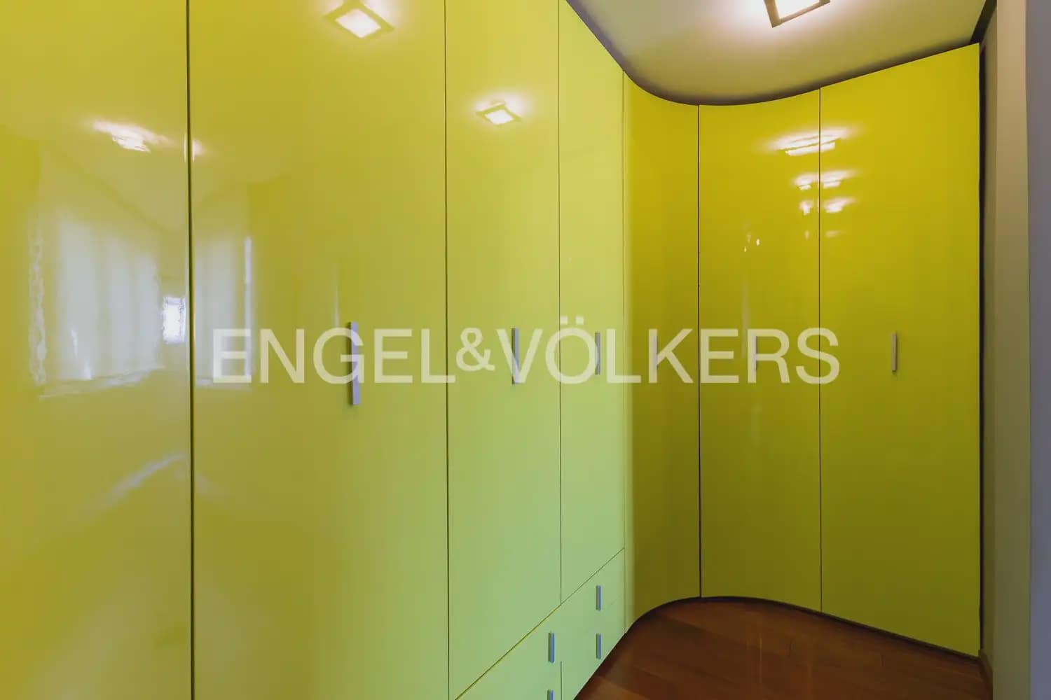 Piso de 3 habitaciones en Gandia en venta - 590.000 € (Ref: 9897872)