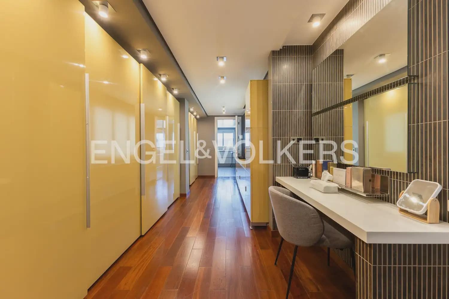 Piso de 3 habitaciones en Gandia en venta - 590.000 € (Ref: 9897872)