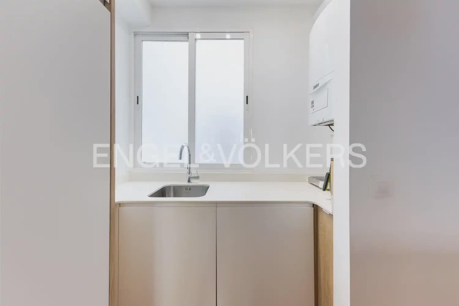 2 Zimmer Wohnung zu vermieten in Valencia Stadt - 2.500 € (Ref: 9897873)