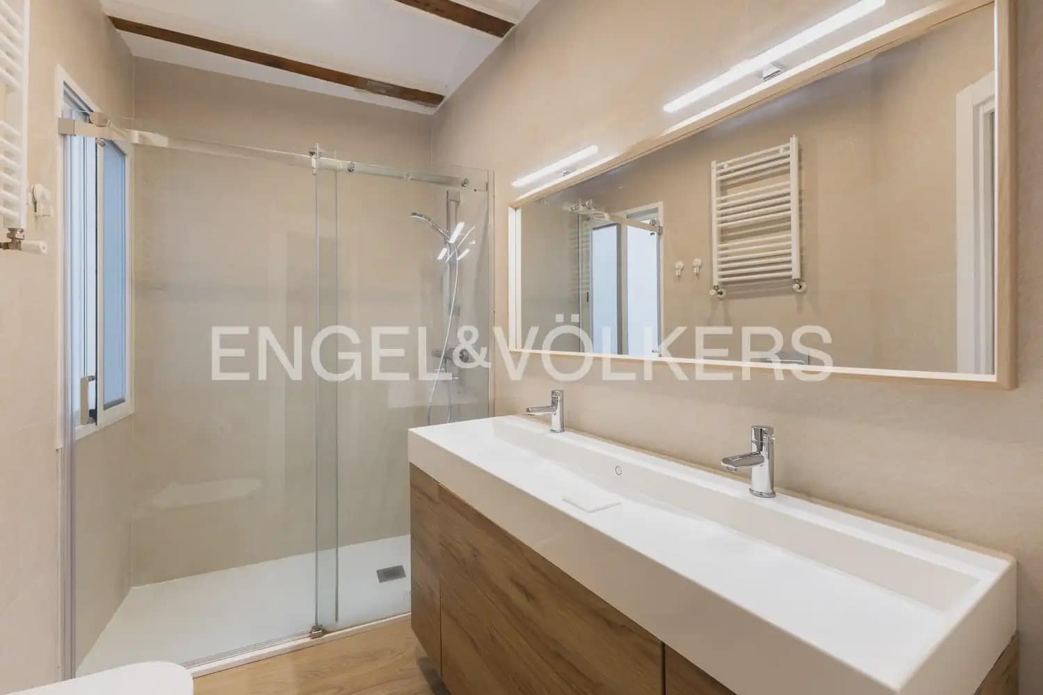 2 Zimmer Wohnung zu vermieten in Valencia Stadt - 2.500 € (Ref: 9897873)