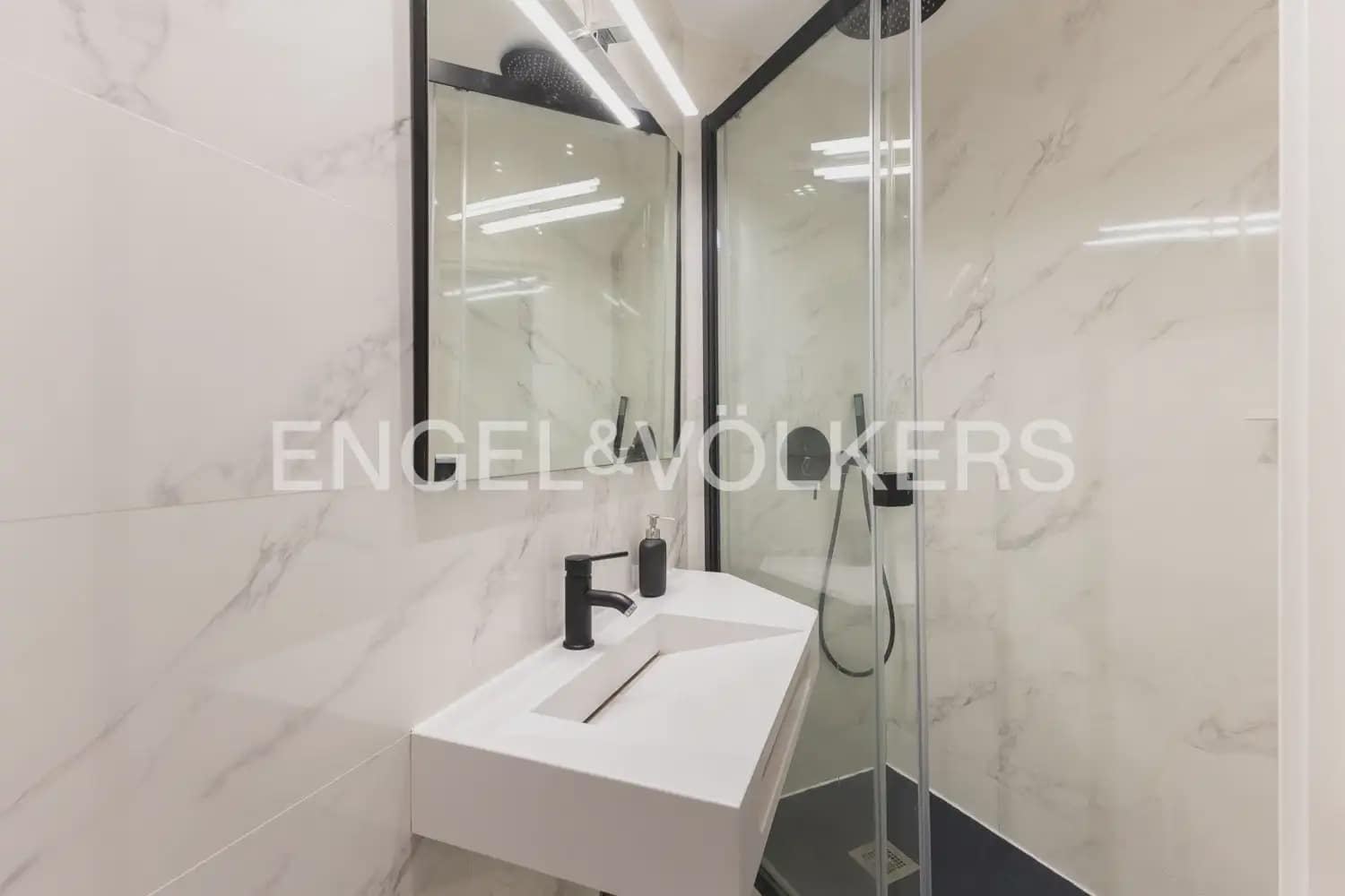 2 Zimmer Wohnung zu vermieten in Valencia Stadt - 2.500 € (Ref: 9897873)