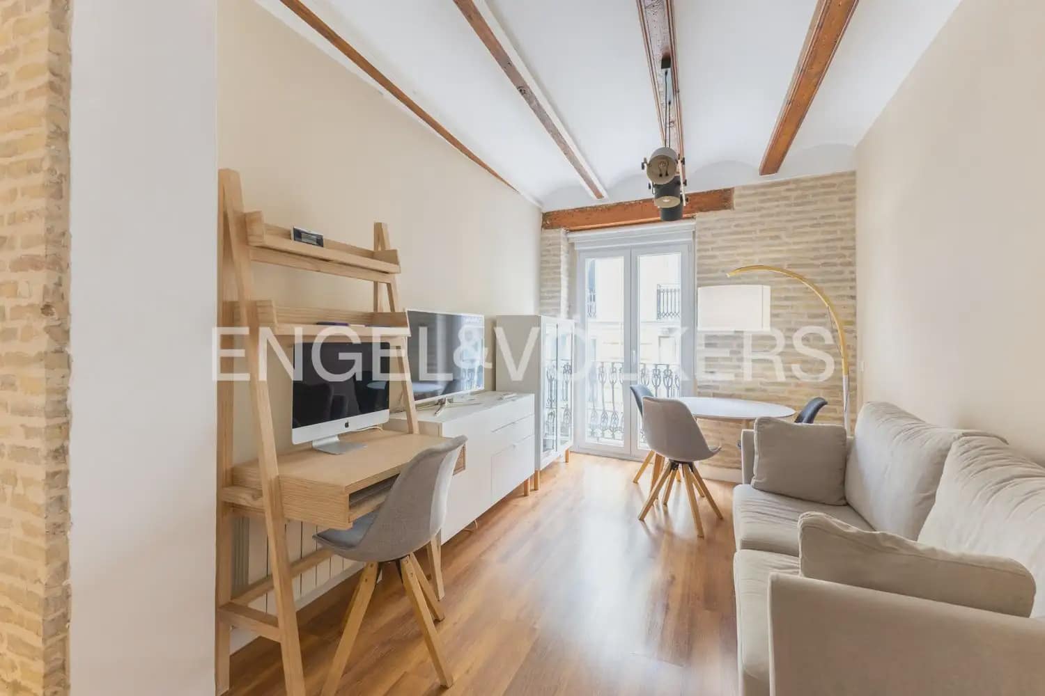 2 Zimmer Wohnung zu vermieten in Valencia Stadt - 2.500 € (Ref: 9897873)