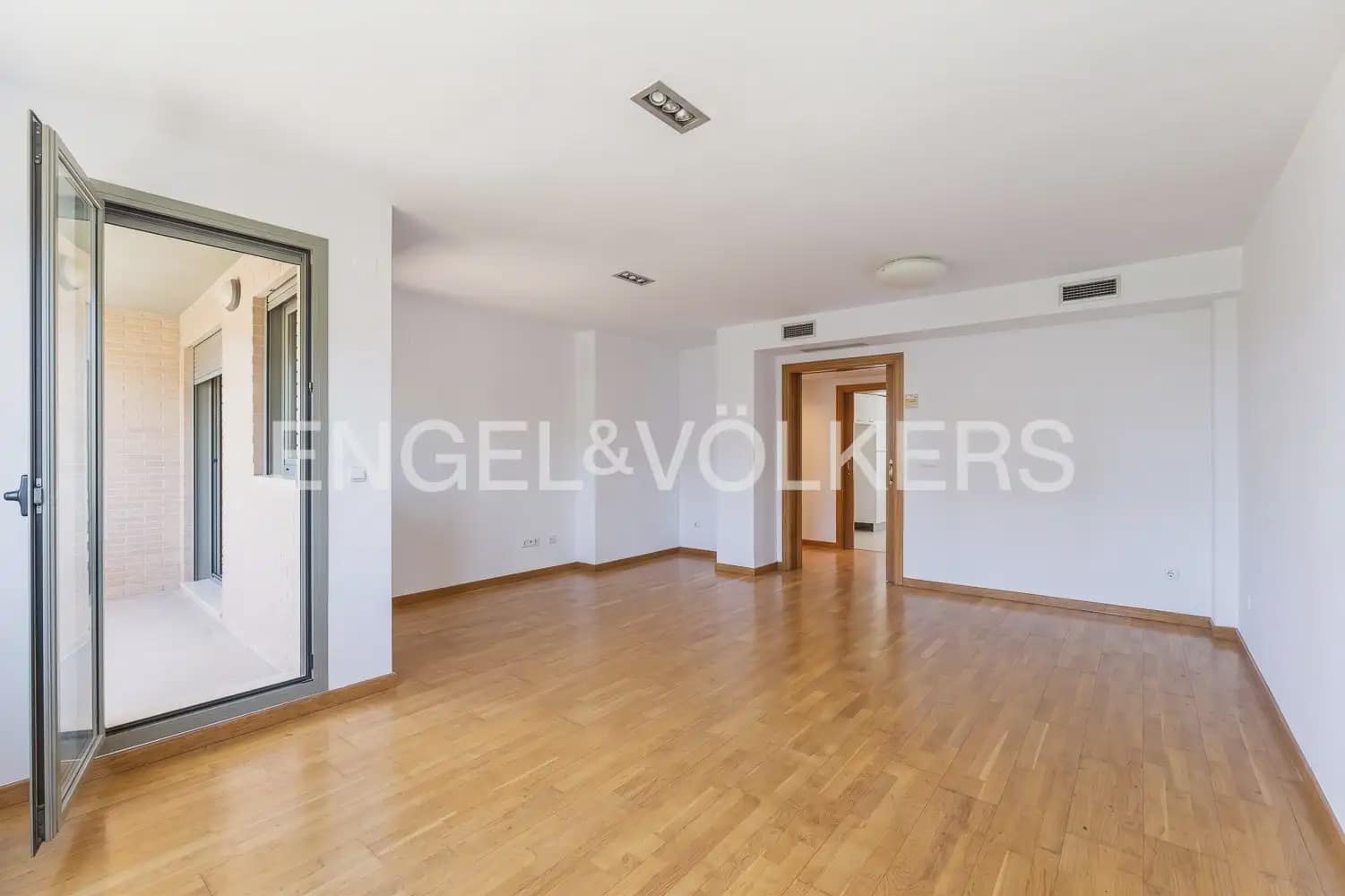 3 Zimmer Wohnung zu vermieten in Valencia Stadt mit Garage - 2.550 € (Ref: 9897874)