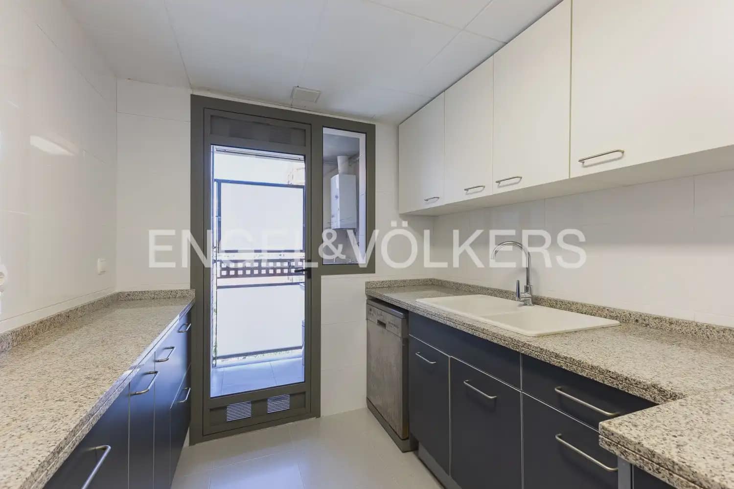 3 Zimmer Wohnung zu vermieten in Valencia Stadt mit Garage - 2.550 € (Ref: 9897874)