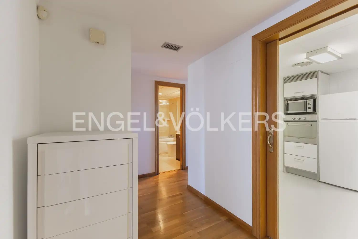 3 Zimmer Wohnung zu vermieten in Valencia Stadt mit Garage - 2.550 € (Ref: 9897874)