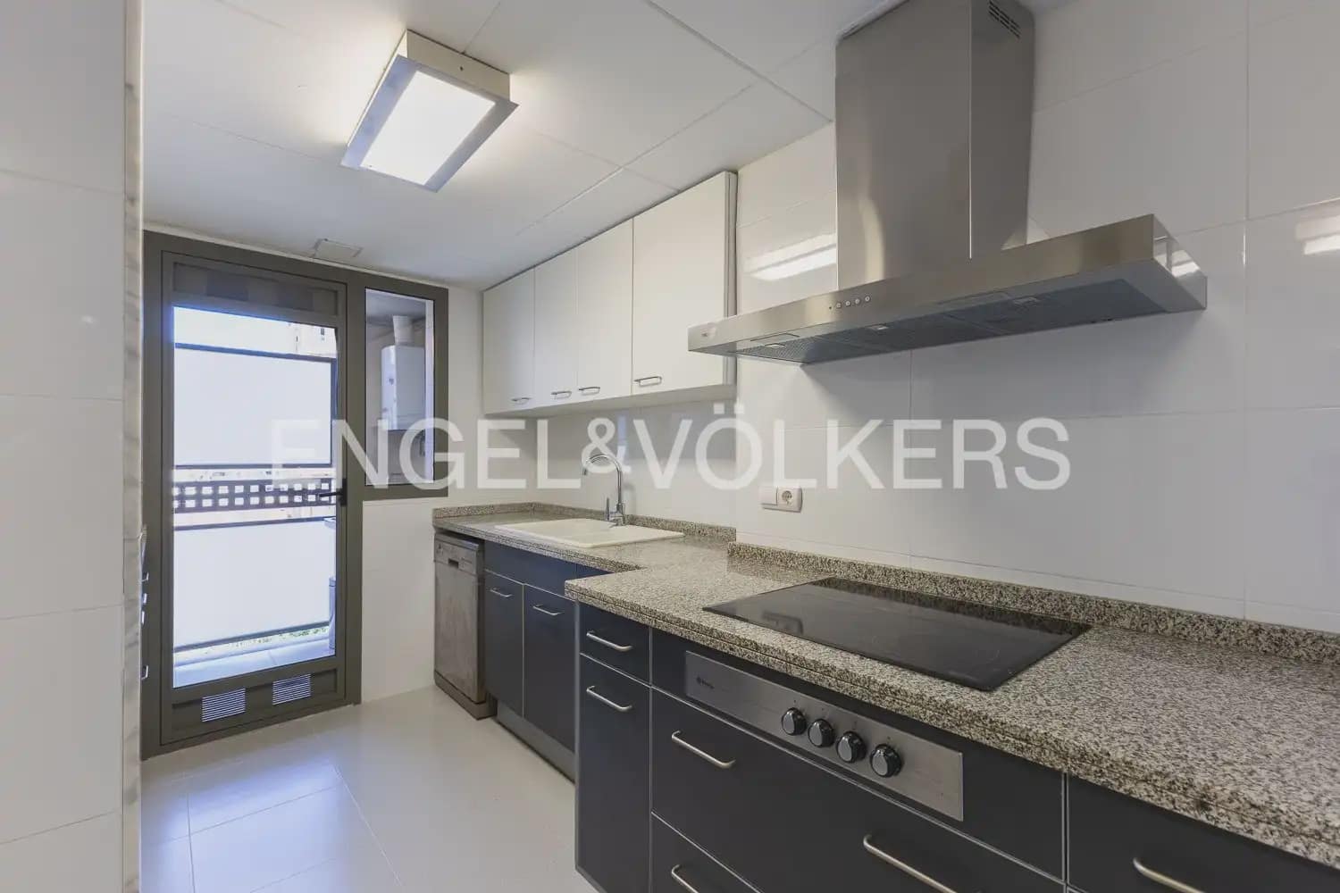 3 Zimmer Wohnung zu vermieten in Valencia Stadt mit Garage - 2.550 € (Ref: 9897874)