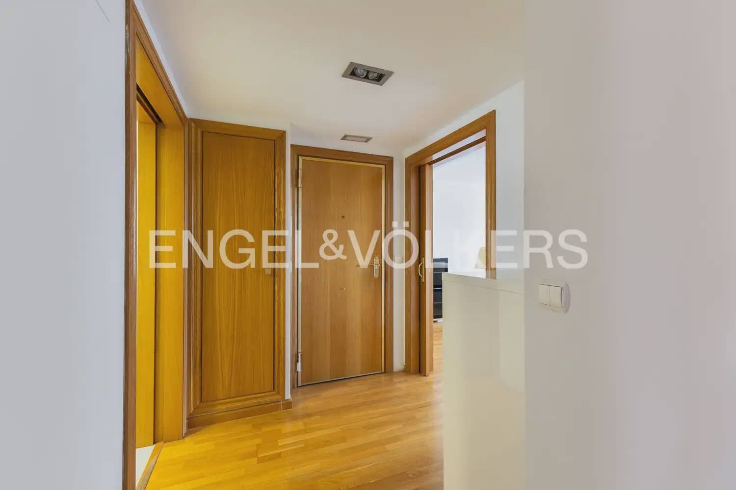 3 Zimmer Wohnung zu vermieten in Valencia Stadt mit Garage - 2.550 € (Ref: 9897874)