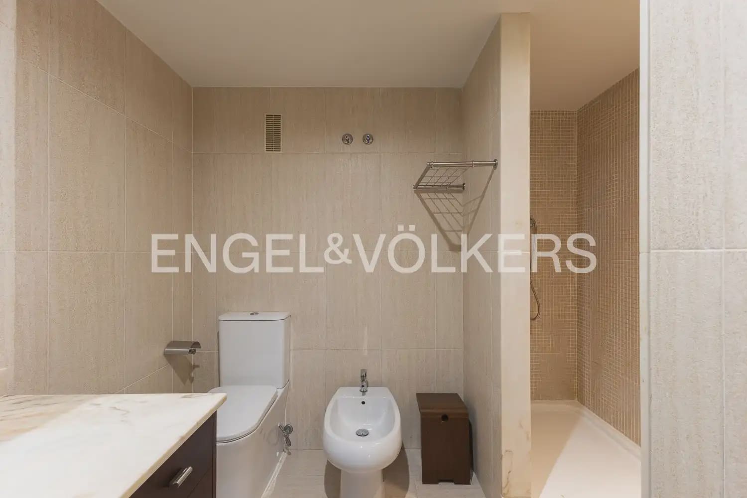 3 Zimmer Wohnung zu vermieten in Valencia Stadt mit Garage - 2.550 € (Ref: 9897874)