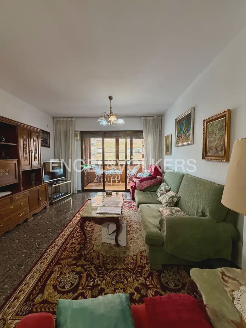 4 makuuhuone Asunto vuokrattavana paikassa Valencia kaupunki mukana 
autotalli - 1 900 € (Ref: 9897880)