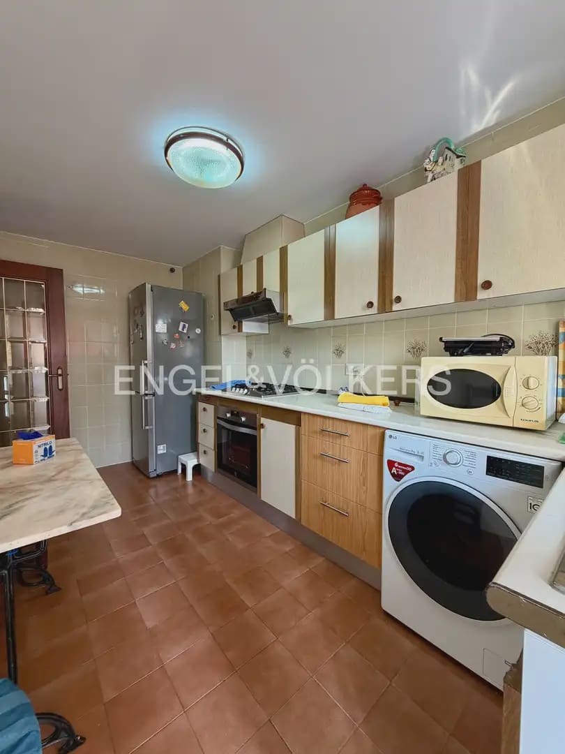 4 makuuhuone Asunto vuokrattavana paikassa Valencia kaupunki mukana 
autotalli - 1 900 € (Ref: 9897880)