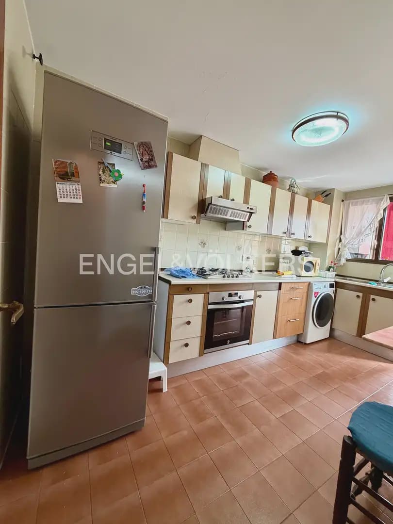 4 makuuhuone Asunto vuokrattavana paikassa Valencia kaupunki mukana 
autotalli - 1 900 € (Ref: 9897880)
