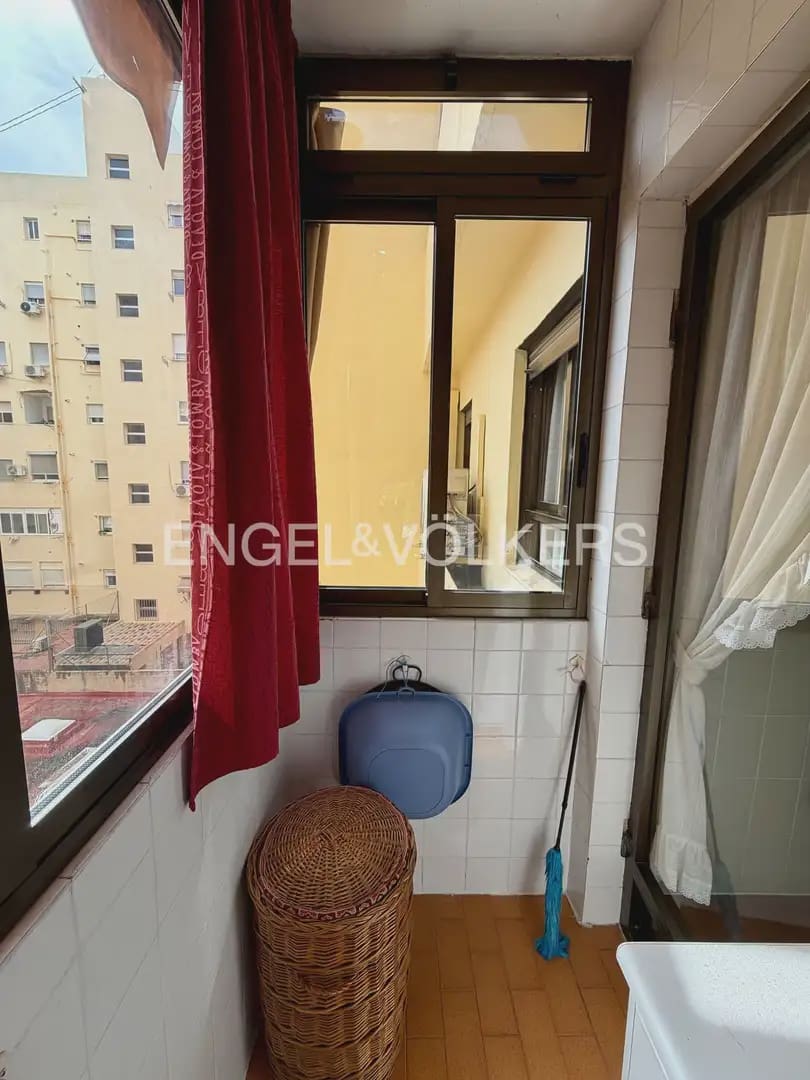4 makuuhuone Asunto vuokrattavana paikassa Valencia kaupunki mukana 
autotalli - 1 900 € (Ref: 9897880)