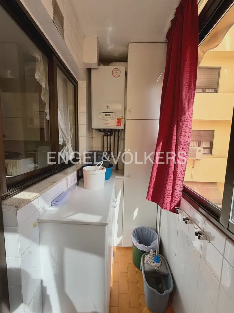 4 makuuhuone Asunto vuokrattavana paikassa Valencia kaupunki mukana 
autotalli - 1 900 € (Ref: 9897880)